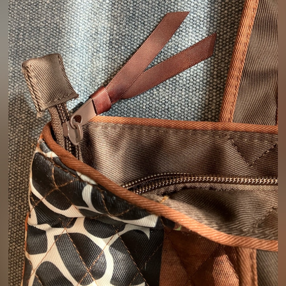 “First Kiss" quilted giraffe art tote bag - Picture 6 of 11